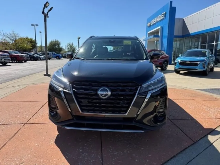 2022 Nissan Kicks SR photo 1