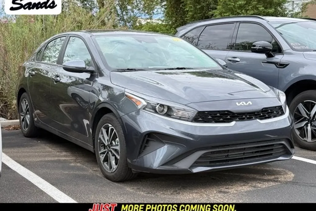 2023 Kia Forte LXS photo 1
