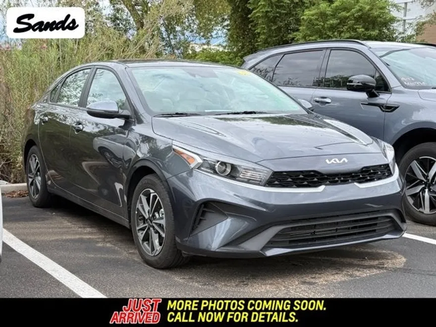 2023 Kia Forte LXS photo 1