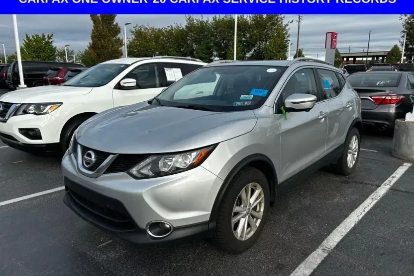2017 Nissan Rogue Sport SV photo 1