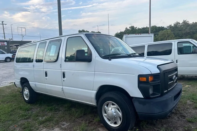 2011 Ford E-350 photo 1