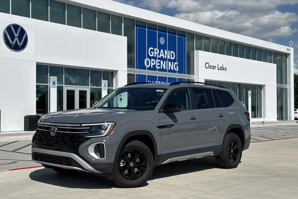 2025 Volkswagen Atlas Peak Edition SE photo 1