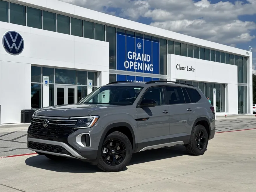 2025 Volkswagen Atlas Peak Edition SE photo 1