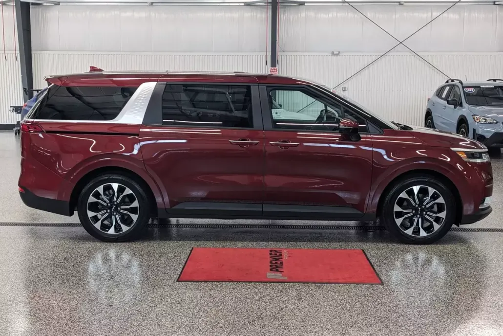 2024 Kia Carnival EX photo 1
