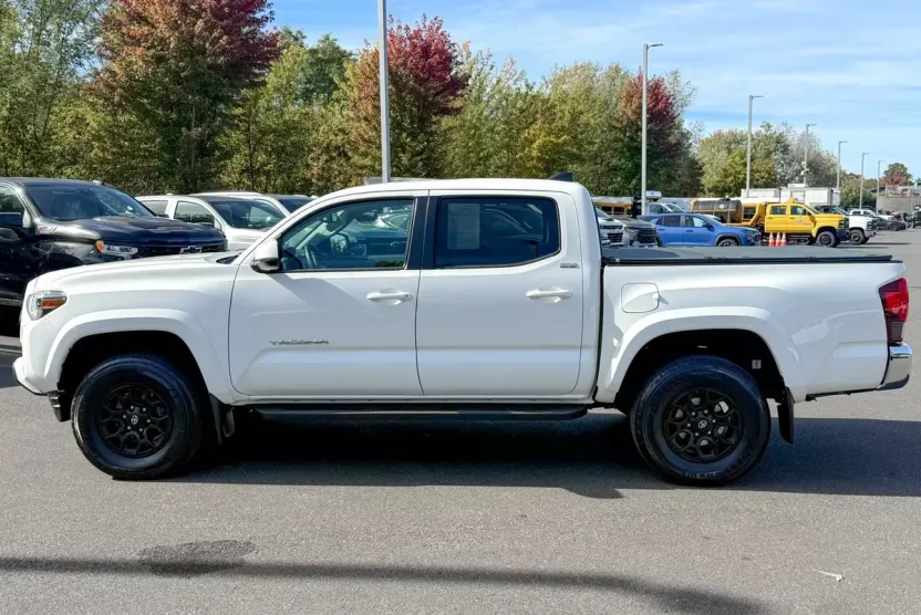 2021 Toyota Tacoma SR5 V6 4x4 photo 1