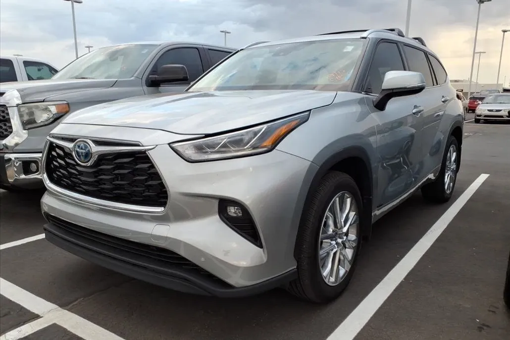 2023 Toyota Highlander Hybrid Limited photo 1
