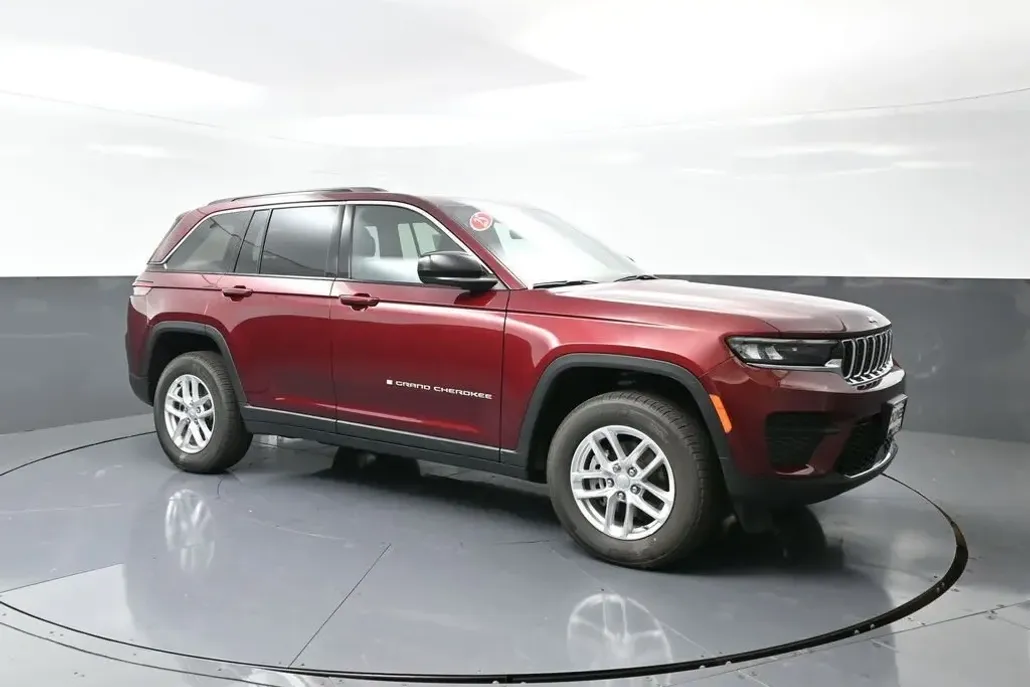 2025 Jeep Grand Cherokee Laredo photo 1