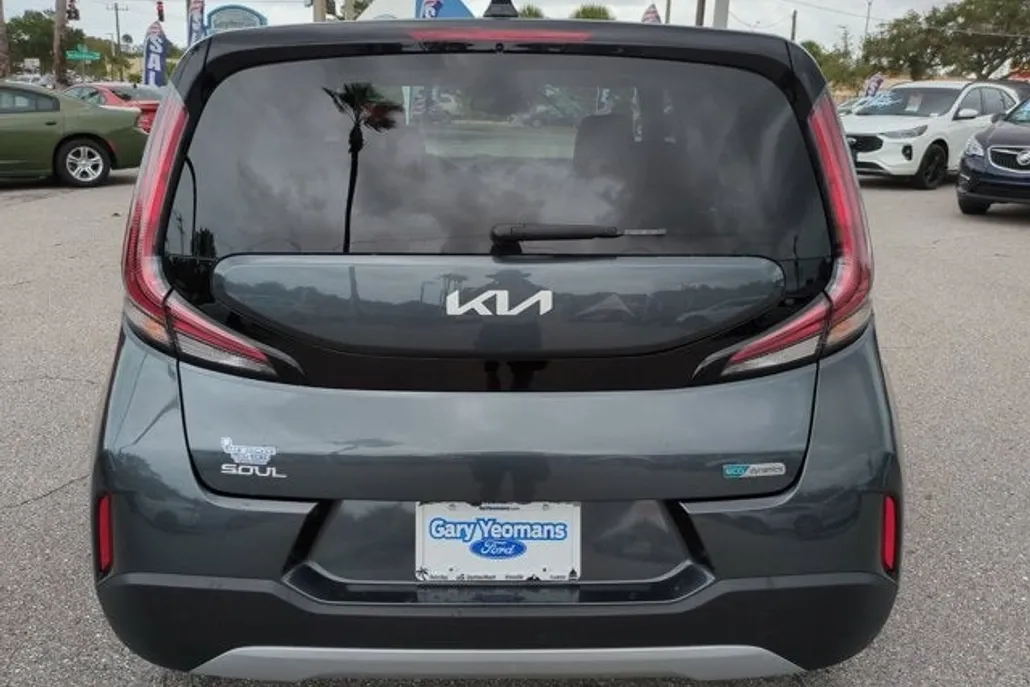 2024 Kia Soul EX photo 1