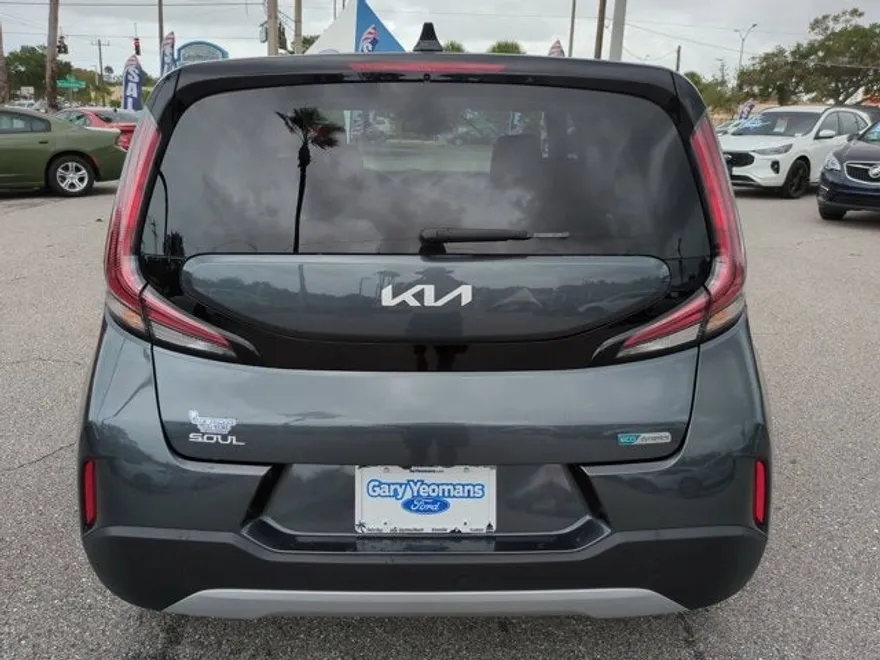 2024 Kia Soul EX photo 1