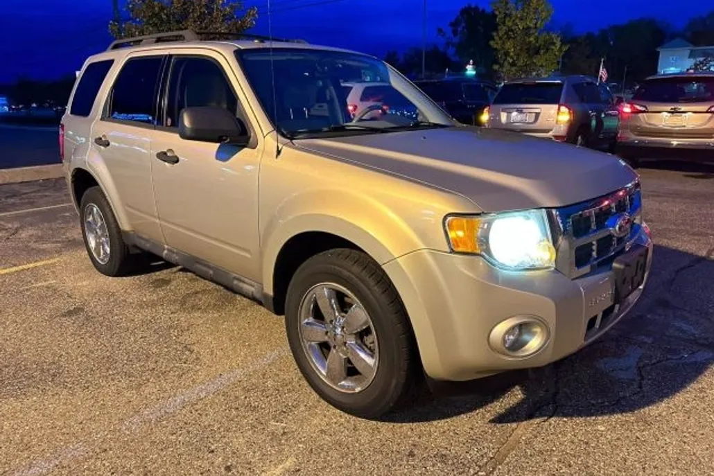2010 Ford Escape XLT Sport photo 1