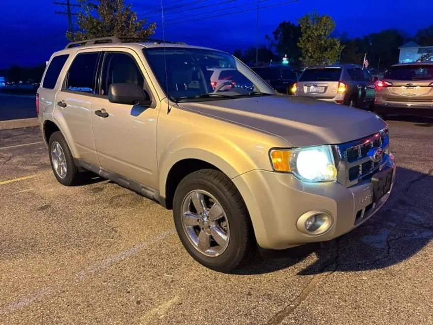 2010 Ford Escape XLT Sport photo 1
