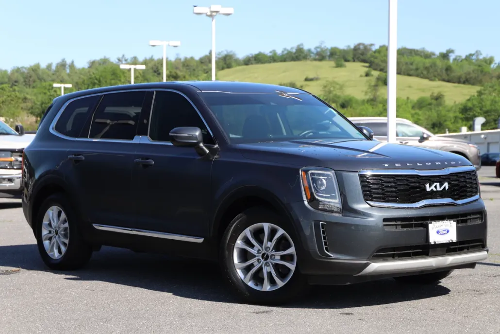 2022 Kia Telluride LX photo 1