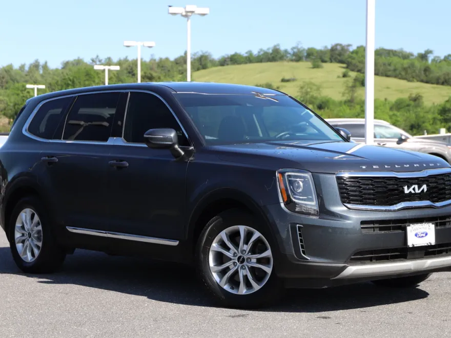 2022 Kia Telluride LX photo 1