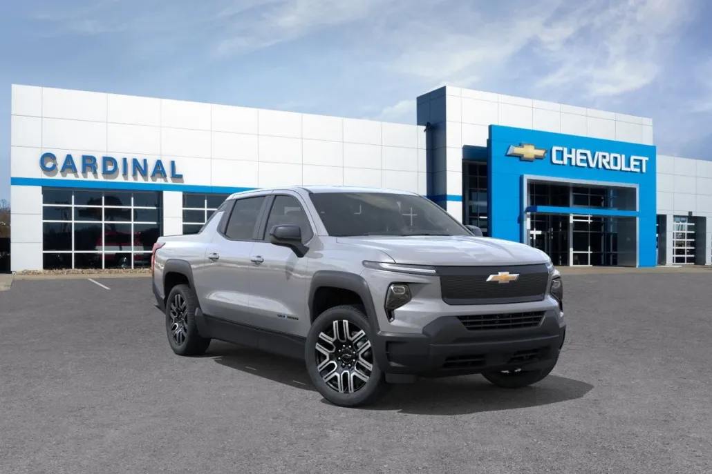 2026 Chevrolet Silverado EV photo 1