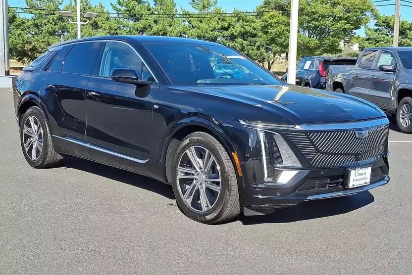2024 Cadillac Lyriq Luxury photo 1