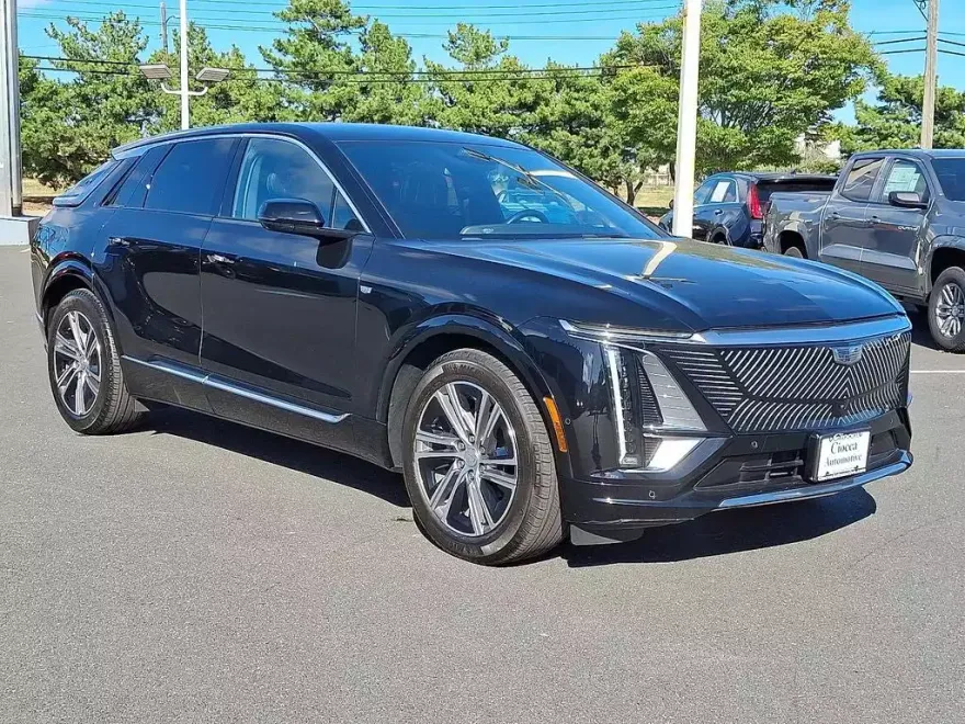 2024 Cadillac Lyriq Luxury photo 1