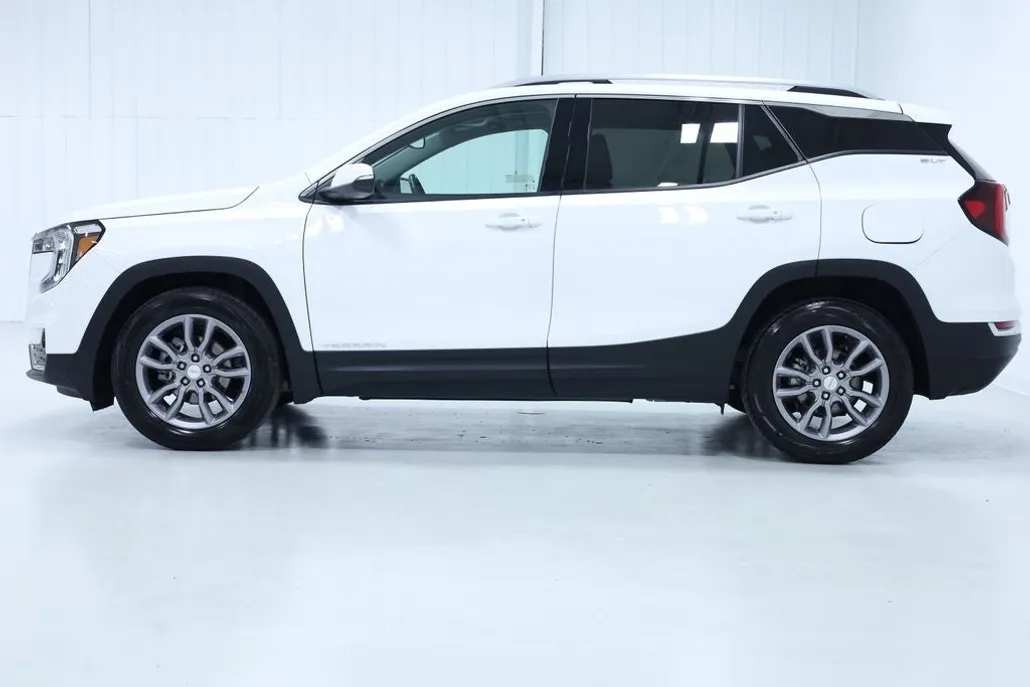 2024 Gmc Terrain SLT photo 1