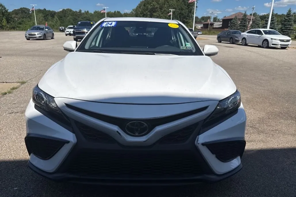2024 Toyota Camry SE photo 1