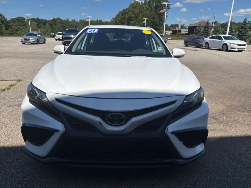 2024 Toyota Camry SE photo 1