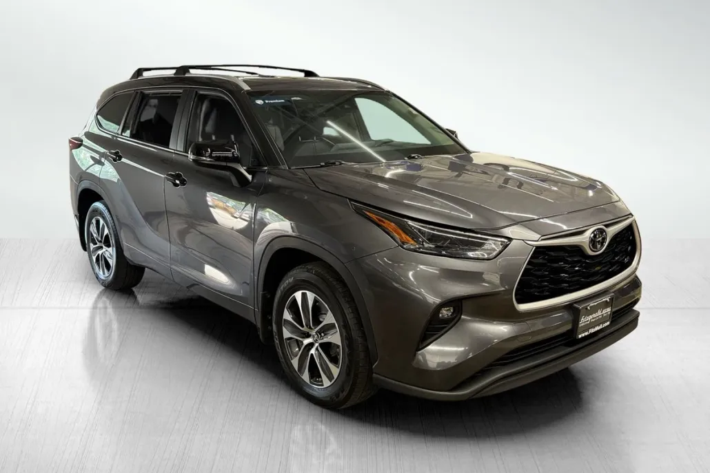 2024 Toyota Highlander XLE photo 1
