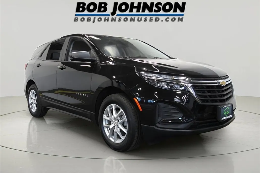 2023 Chevrolet Equinox LS photo 1