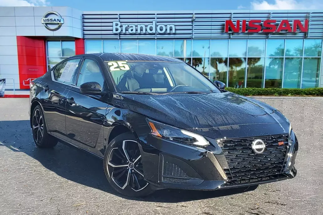 2025 Nissan Altima SR photo 1