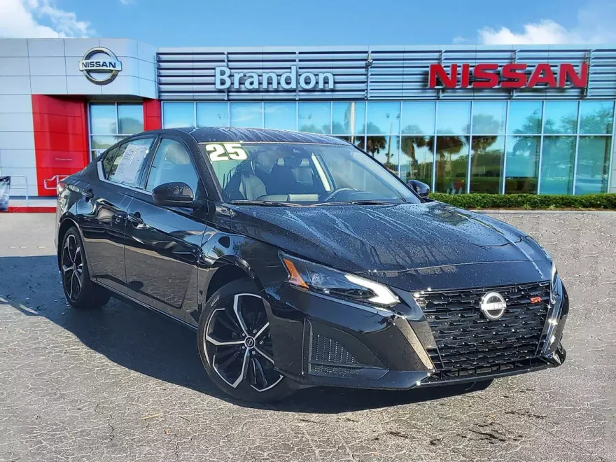 2025 Nissan Altima SR photo 1