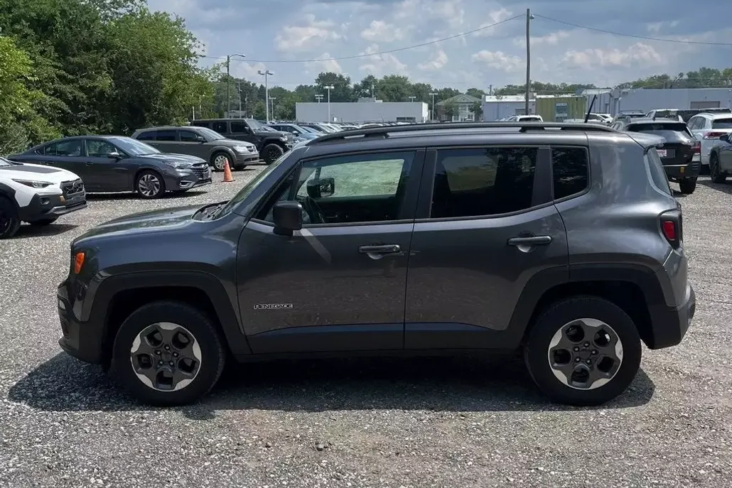 2017 Jeep Renegade Sport photo 1