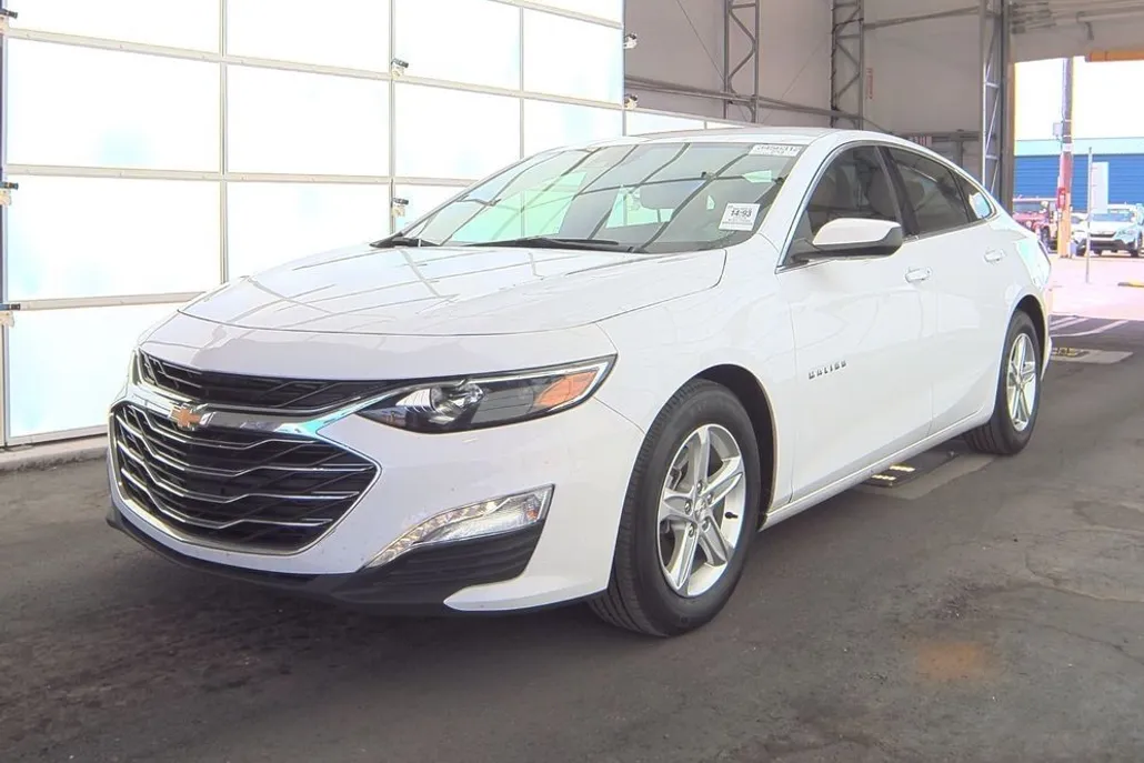 2024 Chevrolet Malibu 1LT photo 1