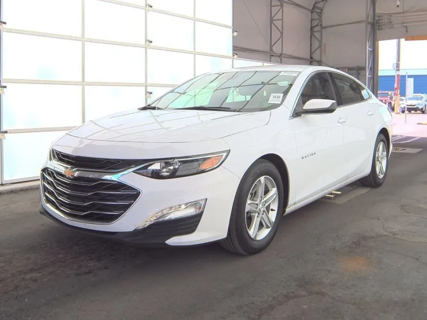 2024 Chevrolet Malibu 1LT photo 1