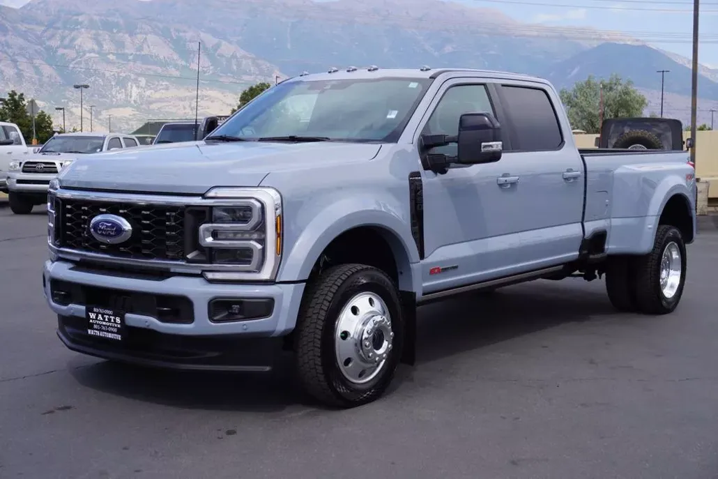 2025 Ford F-450 Platinum photo 1