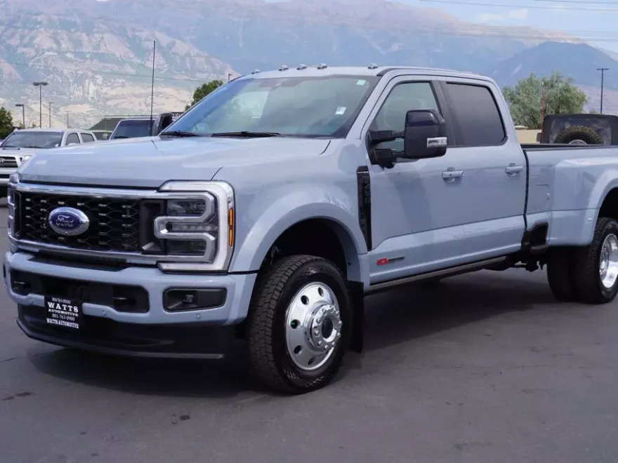 2025 Ford F-450 Platinum photo 1