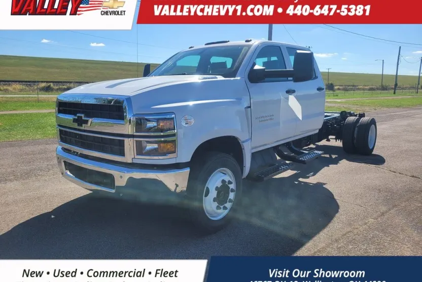 2023 Chevrolet Silverado 5500HD Work Truck photo 1