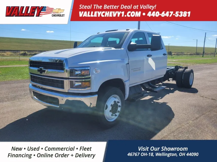 2023 Chevrolet Silverado 5500HD Work Truck photo 1