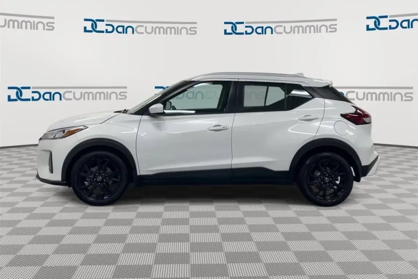2023 Nissan Kicks SV photo 1