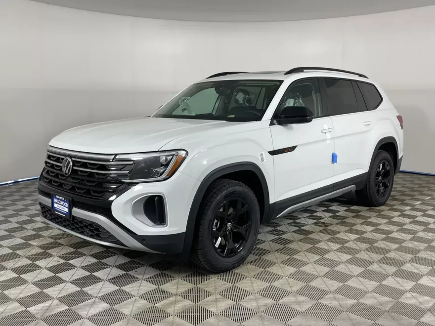 2025 Volkswagen Atlas Peak Edition SE photo 1