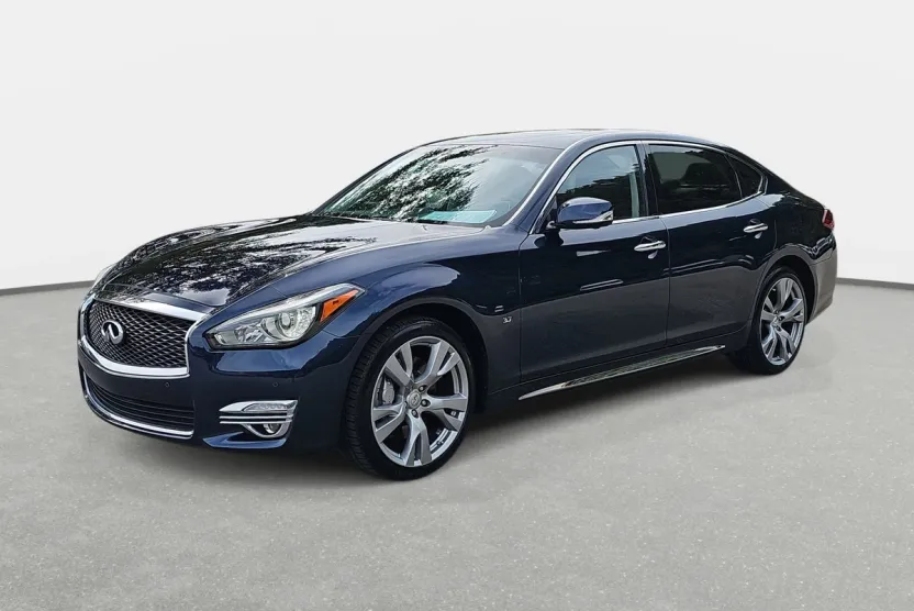 2017 Infiniti Q70L 3.7 photo 1