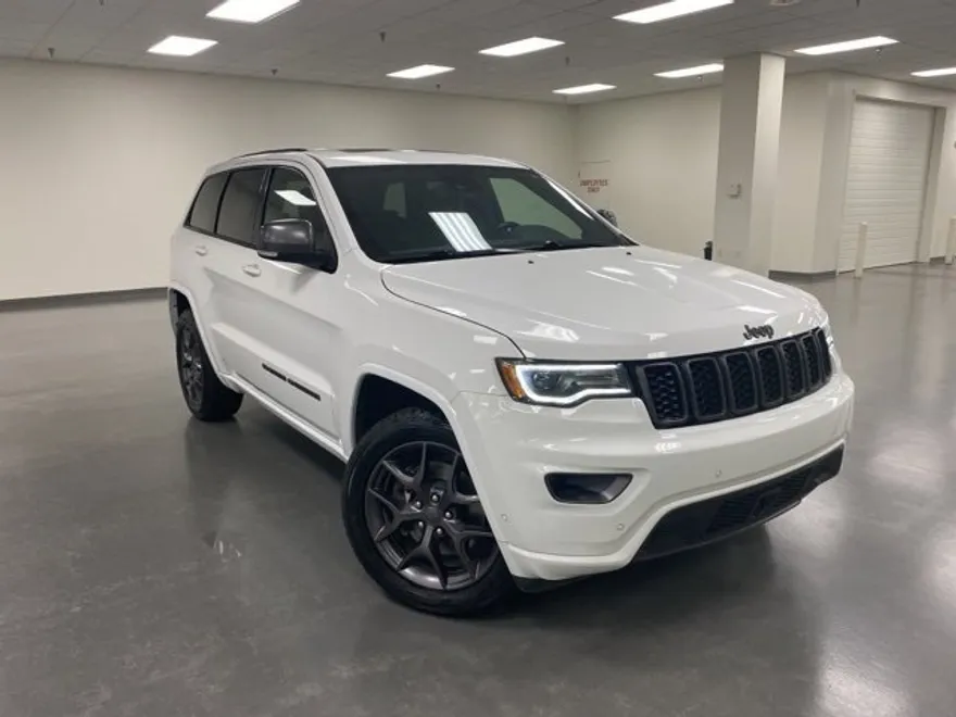2021 Jeep Grand Cherokee Anniversary Edition photo 1
