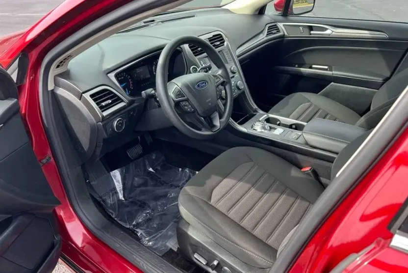 2017 Ford Fusion SE photo 1