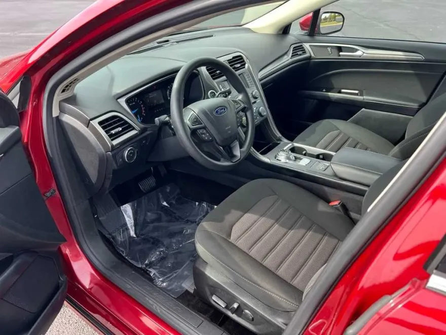 2017 Ford Fusion SE photo 1