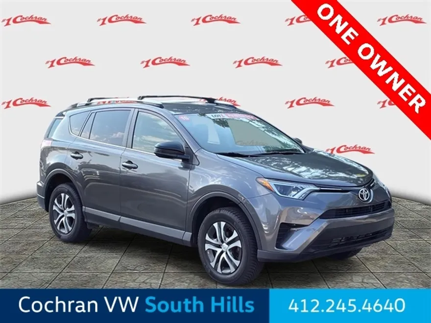 2016 Toyota RAV4 LE photo 1