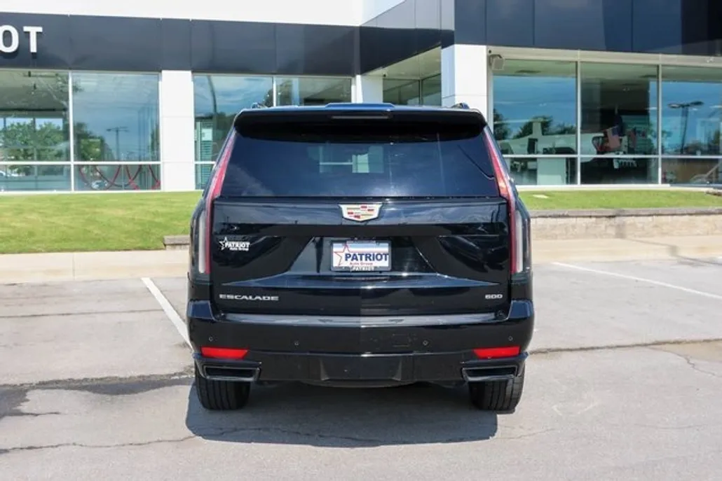 2023 Cadillac Escalade Sport photo 1