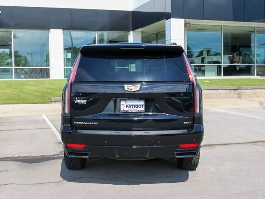 2023 Cadillac Escalade Sport photo 1