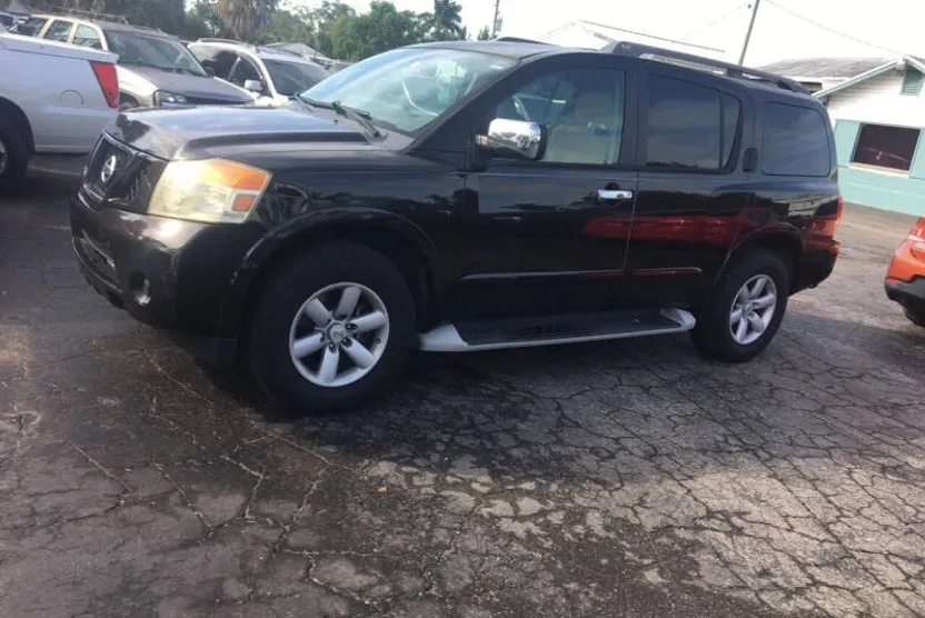 2011 Nissan Armada SL photo 1