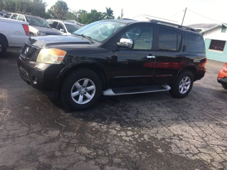 2011 Nissan Armada SL photo 1