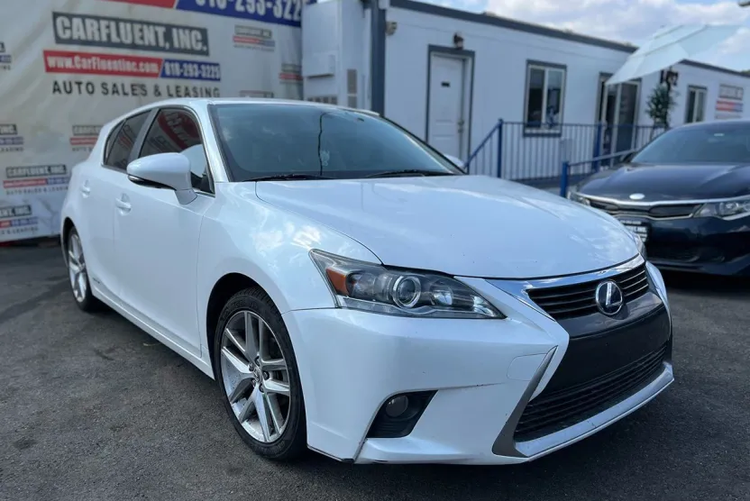 2015 Lexus CT 200h photo 1