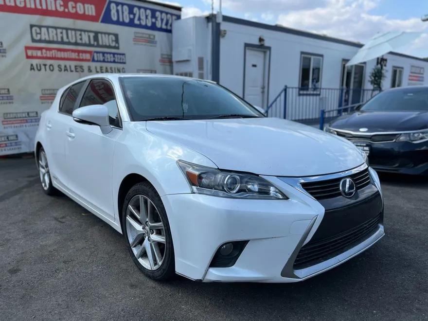 2015 Lexus CT 200h photo 1