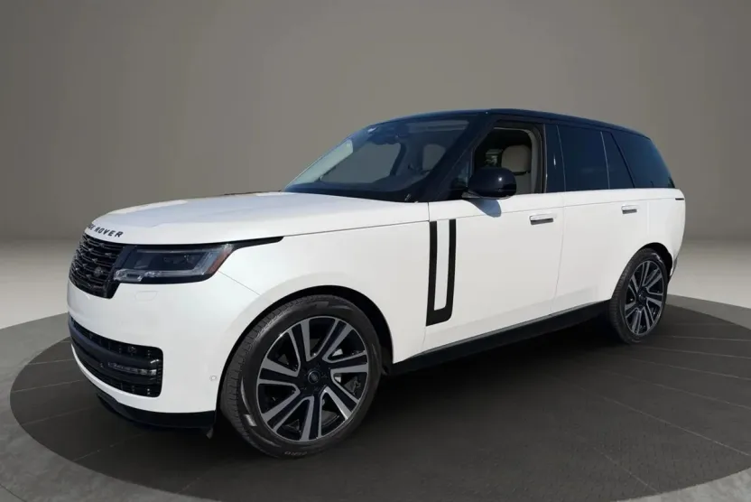 2023 Land Rover Range Rover SE photo 1