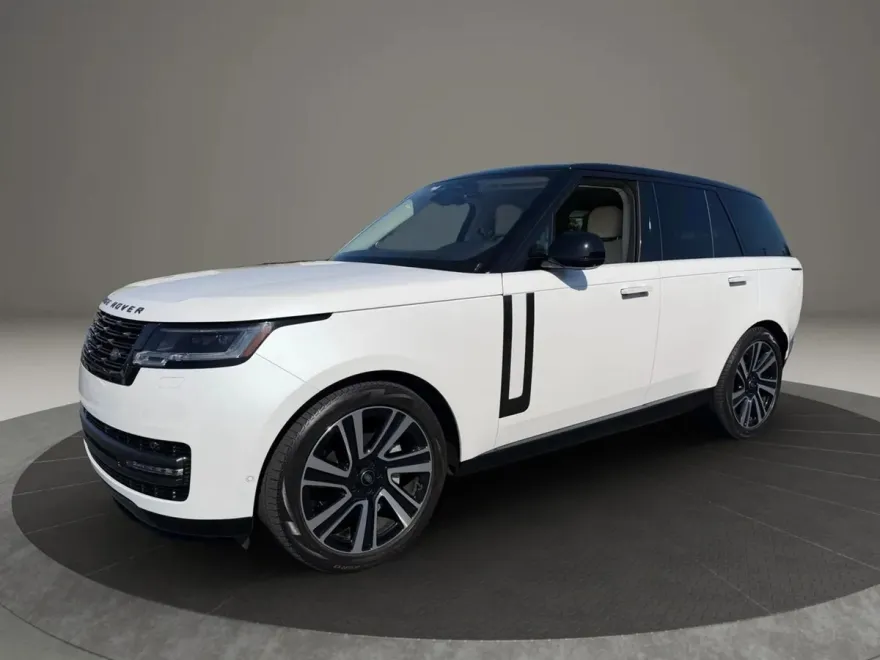 2023 Land Rover Range Rover SE photo 1
