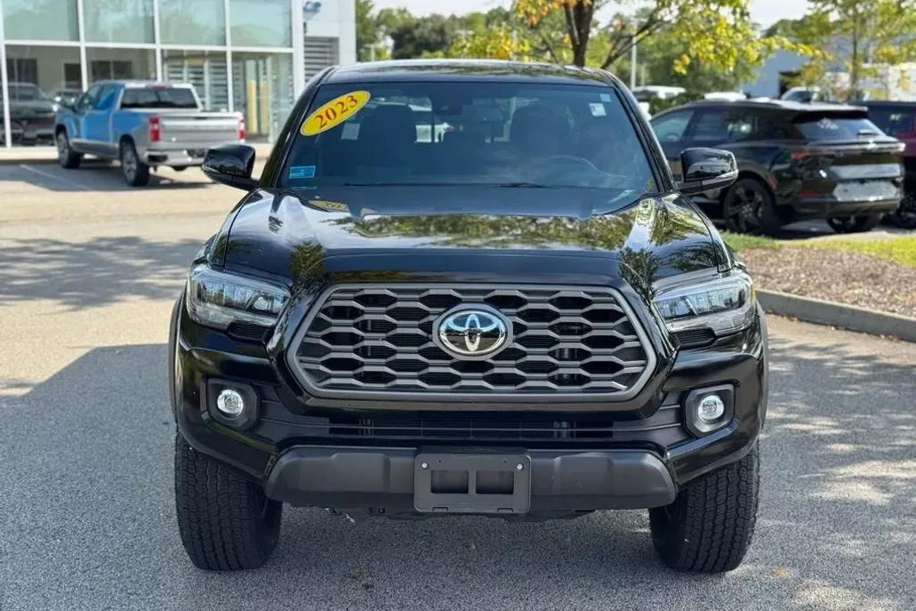 2023 Toyota Tacoma 4x4 SR photo 1